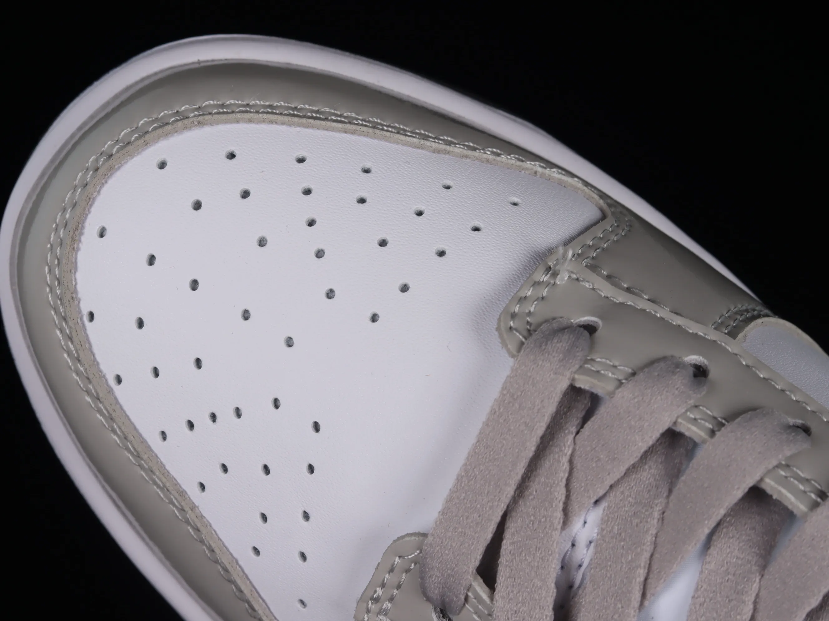 All Categories Nk SB Dunk Series Nk SB Dunk Low Low-top sneakers Cost-effective version Nk Dunk Low "Light Iron Ore" Patent leather gray SB low-top sports and leisure sneakers DQ7576-001